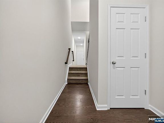 4th image of 90 Wesmont Dr