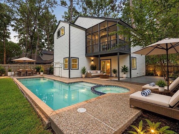 3rd image of 30 Shallow Pond Pl