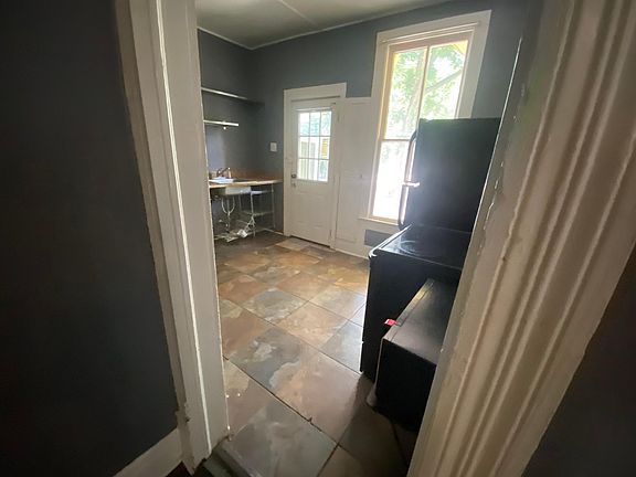 3rd image of 707 Mason St APT 4