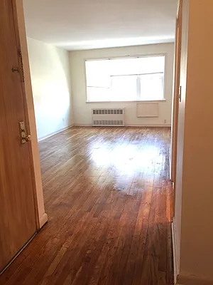 Rented by Metroline Realty | media 27