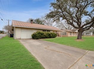 103 Thompson St, Luling, TX 78648