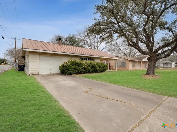 103 Thompson St, Luling, TX 78648