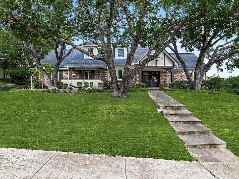 1st image of 211 Fall Creek Dr