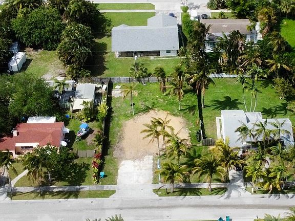3rd image of 647 NE 9th Avenue