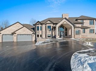 2315 Silveridge Dr, Manitowoc, WI 54220