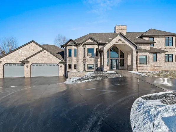 2315 Silveridge Dr, Manitowoc, WI 54220