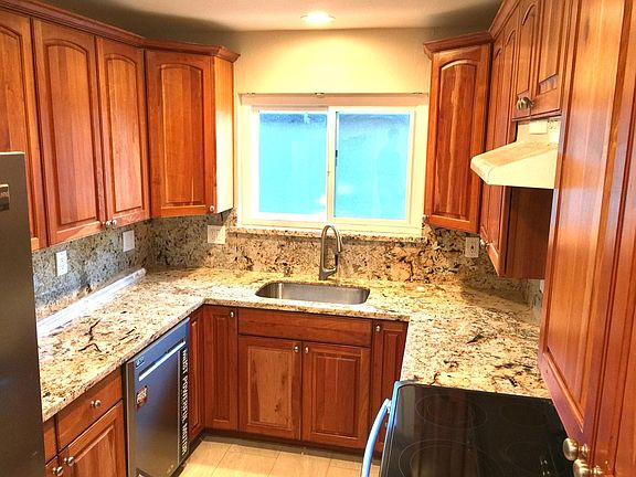 2nd image of 1584 Mendenhall Dr APT 4