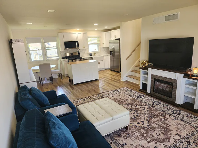 1318 Kenwood Rd — Photo 12