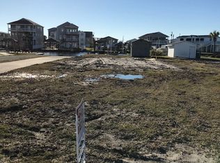 6095 6th St, Surf City, NC 28445