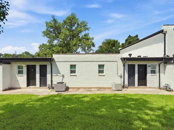 1919 20th St, Huntsville, TX 77340