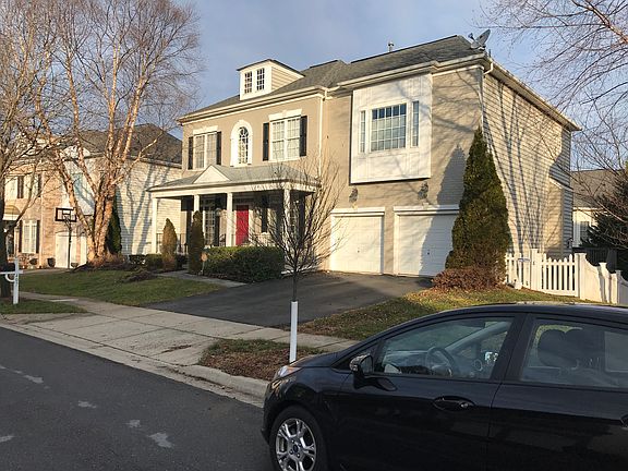 2nd image of 407 Summer Garden Way
