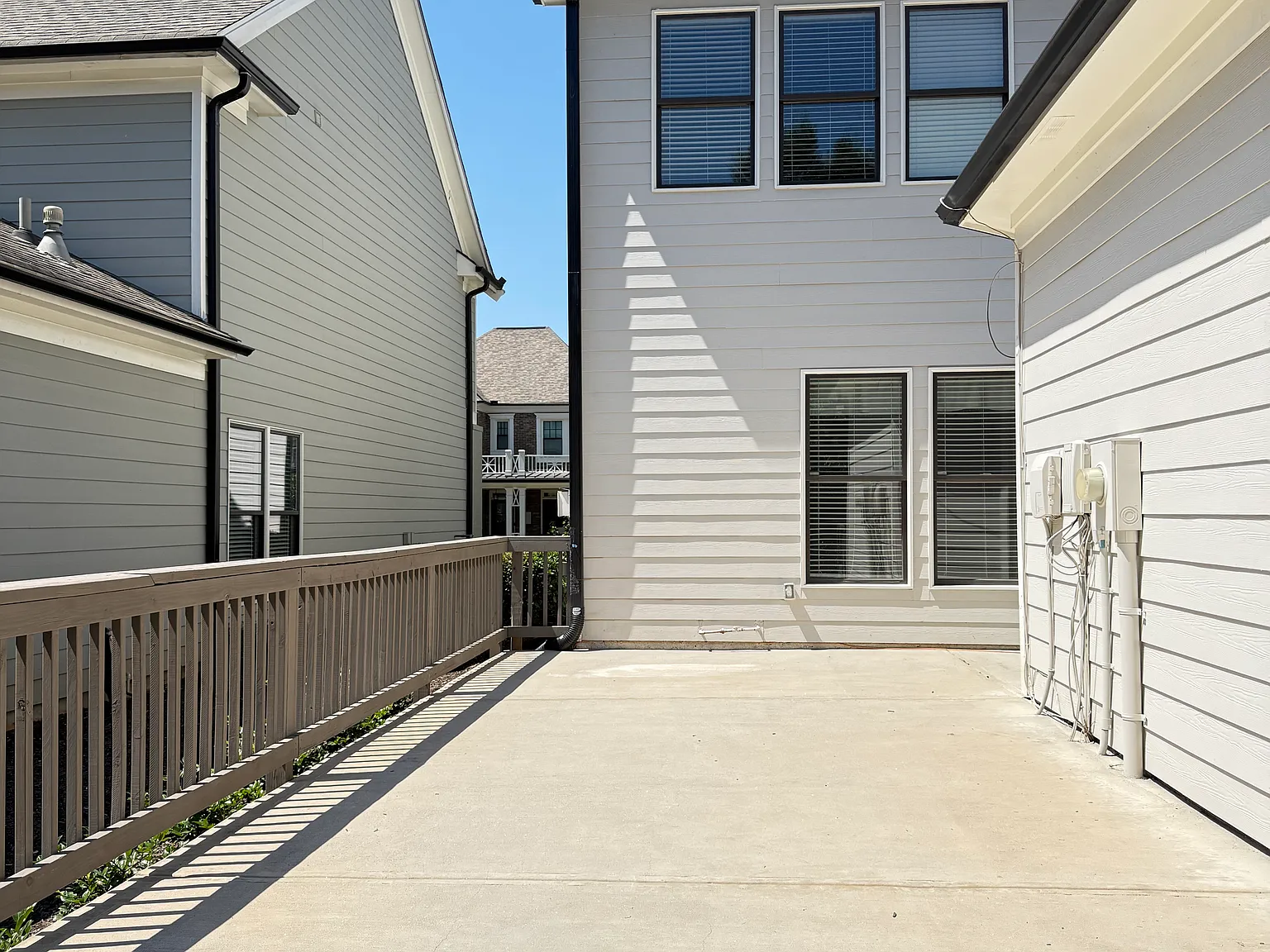 4 bed, 2.5 bath, 2156 sqft, $3,300 — Photo 3