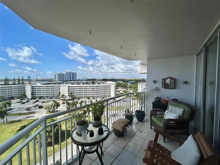 18031 Biscayne Blvd #904 — Photo 5