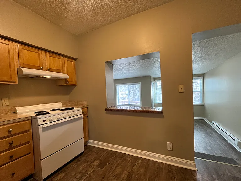 880 Wilson Avenue — Photo 2