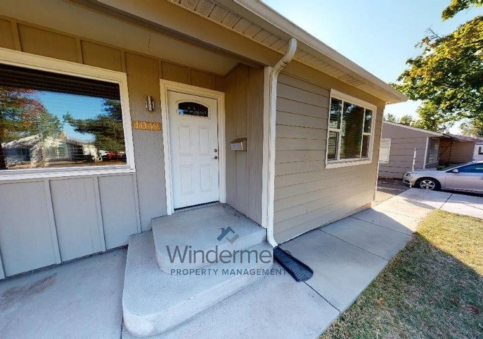 1049 St John - Single Car Garage, Partially fenced backyard — Photo 2