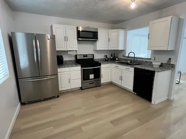 10305 Andretti Ave SW, Albuquerque, NM 87121