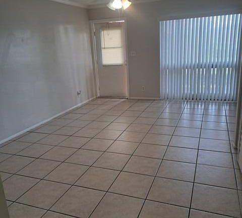 4th image of 2671 Riverside Dr APT 6