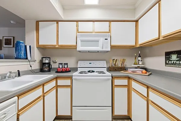 Newport Wichita Apts. — Photo 7
