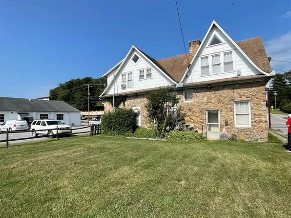 236 1/2 S Kanawha St, Buckhannon, WV 26201