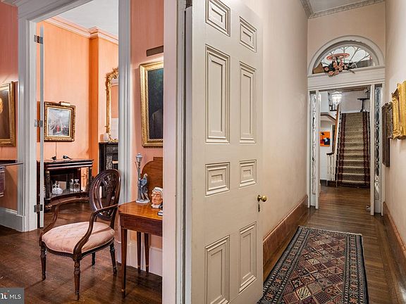 2nd image of 1017 Clinton St