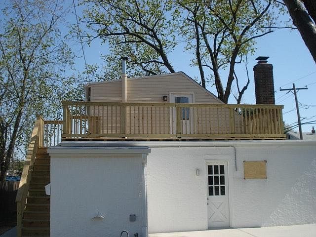 Side of house looking at Deck