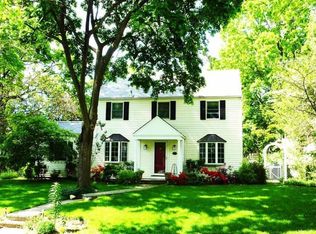 7 Alden Ln, Port Washington, NY 11050