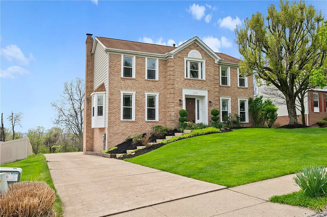 232 Bluestone Dr photo 1