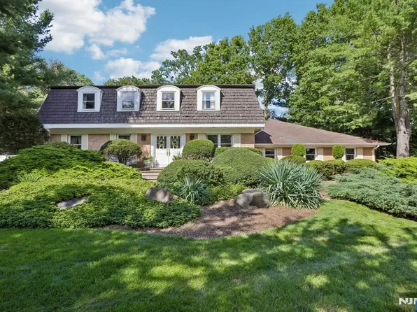 306 Windham Ct, Wyckoff, NJ 07481