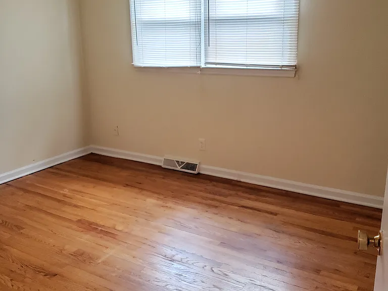 310 Newton St — Photo 5