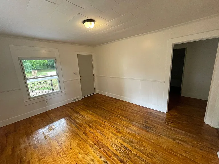 1002 Wilmouth St — Photo 7