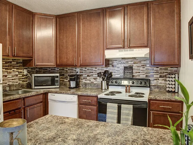1412 W Glen Ave — Photo 10