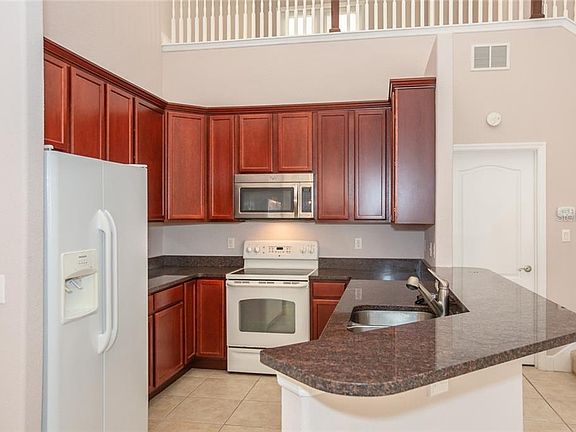 4th image of 13222 Fountainbleau Dr