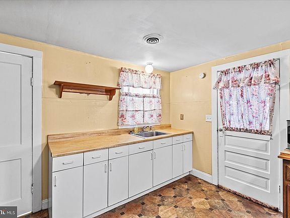 4th image of 140 Barrett Heights Rd