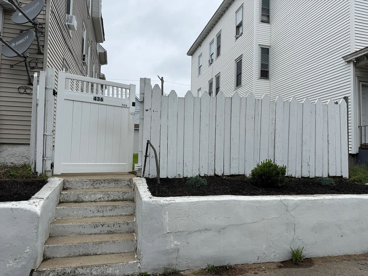 3 bed, 1000 sqft, $1,900 — Photo 3