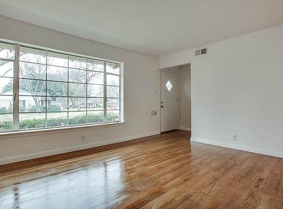 3rd image of 9833 Champa Dr