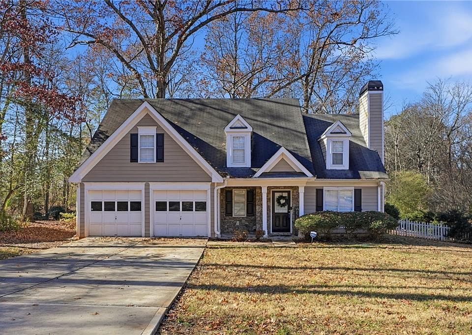 1st image of 355 Radcliffe Trce