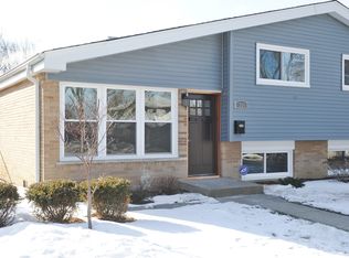 351 Mors Ave, Wheeling, IL 60090