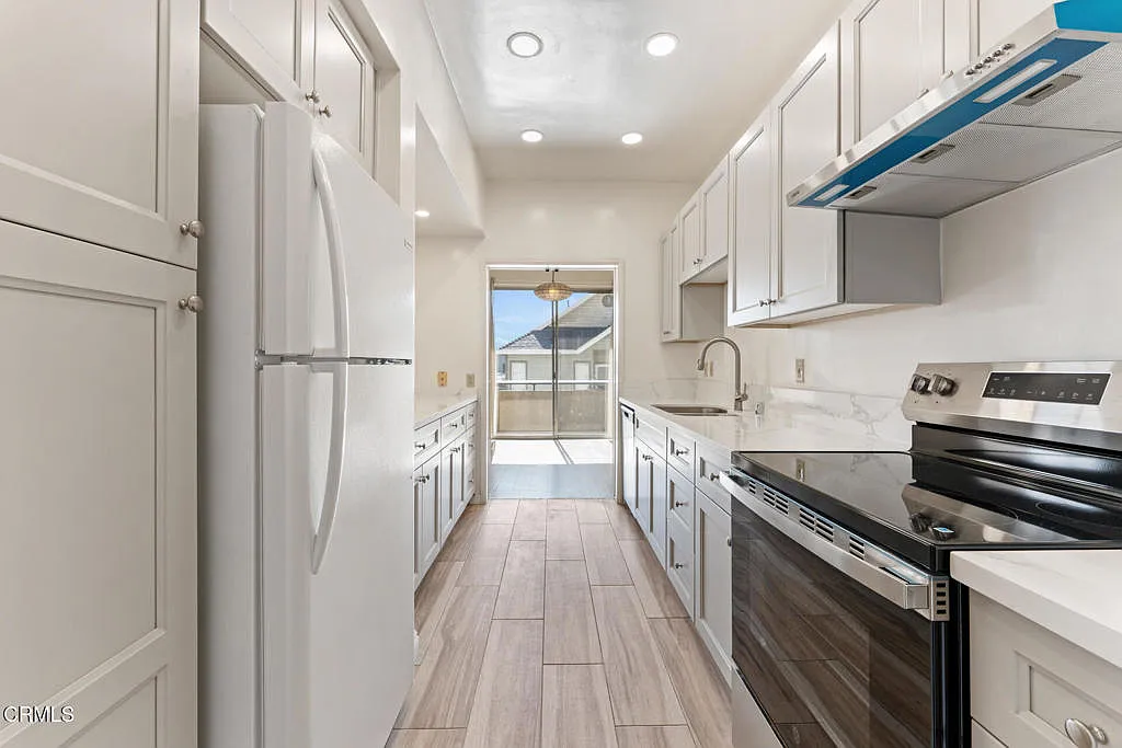 2 bed, 3.0 bath, 1246 sqft, $3,500 — Photo 3