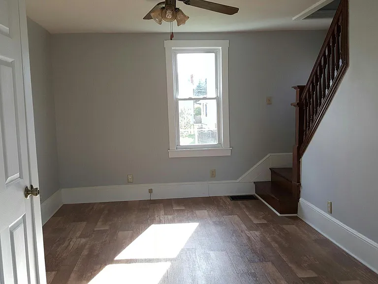 457 Wilson St — Photo 12