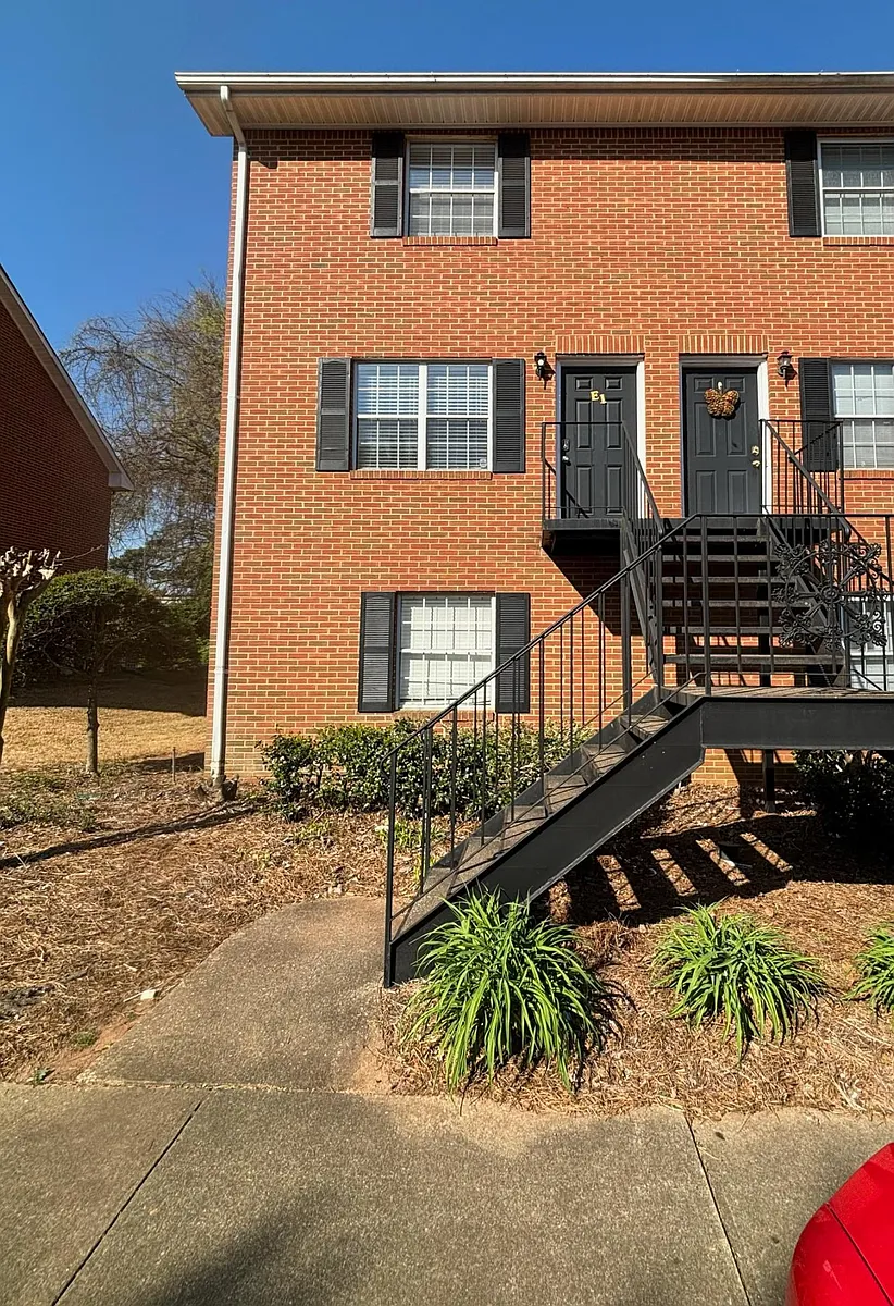 Photo 1 of 31 - 2165 S Milledge Ave #E1 - Athens, GA Primary Photo - 2165 S Milledge Ave #E1