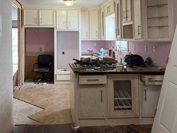 5th image of 3508 Omega St