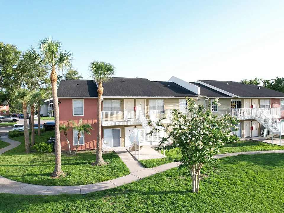 220 Lake Parsons Grn #105