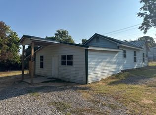 628 State Line Rd, Arkoma, OK 74901