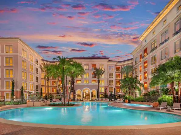 Colonnade at The Market Place