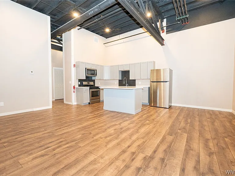 2335 Main St — Photo 2
