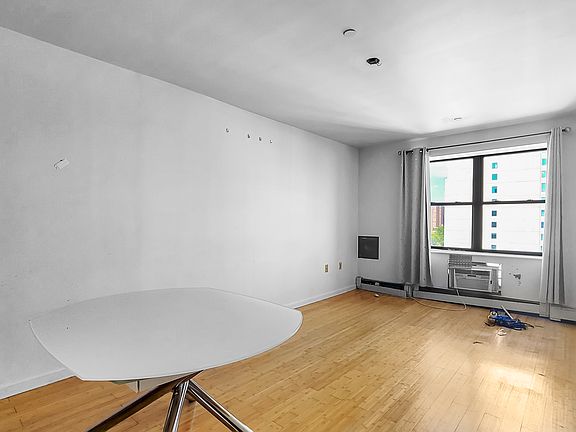 5th image of 340 Pleasant Ave #5C