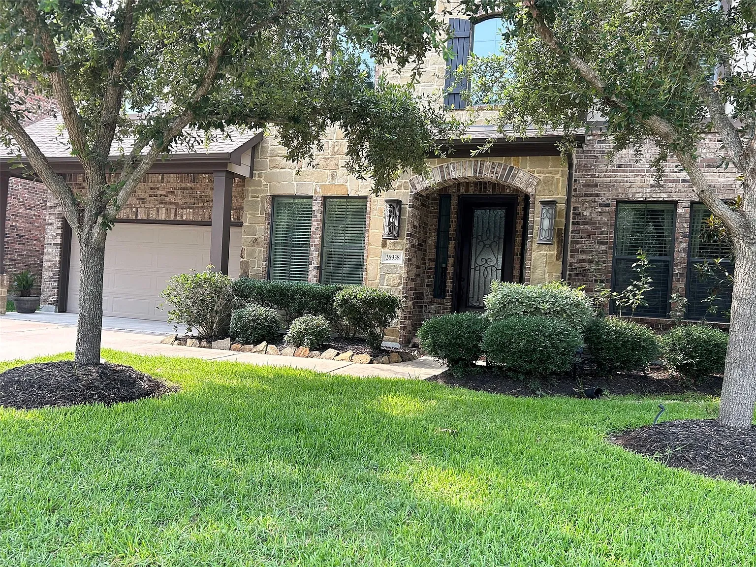4 bed, 3.5 bath, 3329 sqft, $3,300 — Photo 3