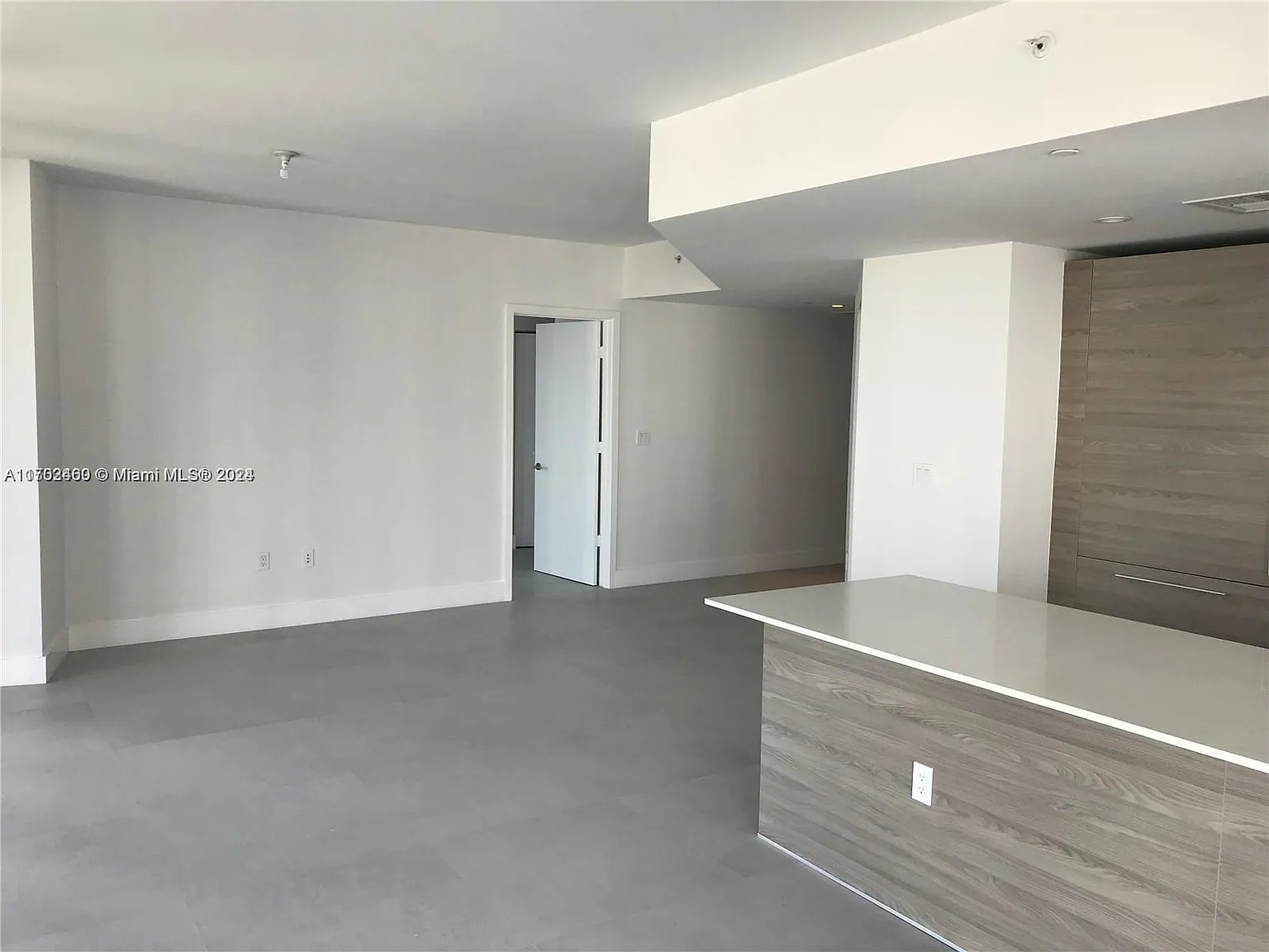 2 bed, 1279 sqft, $6,500 — Photo 3
