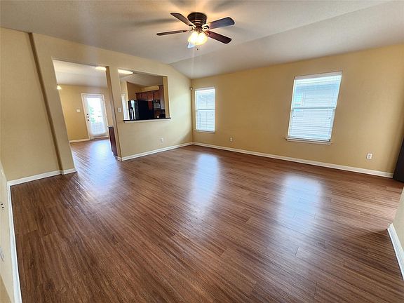 4th image of 107 Lavaca Loop