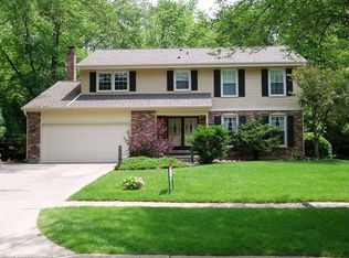 619 Tamarisk Ln, Crystal Lake, IL 60014